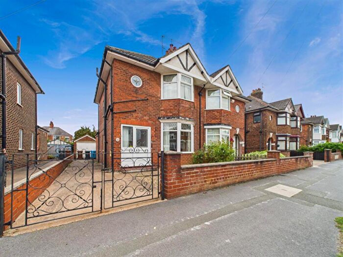 3 Bedroom Semi Detached House For Sale In Trenton Avenue, Hull, HU4
