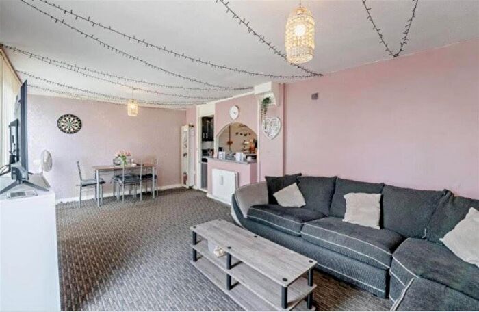 3 Bedroom End Of Terrace House For Sale In Axdane, Hull, HU6