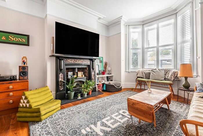 2 Bedroom Flat To Rent In Oakden Street, London, SE11