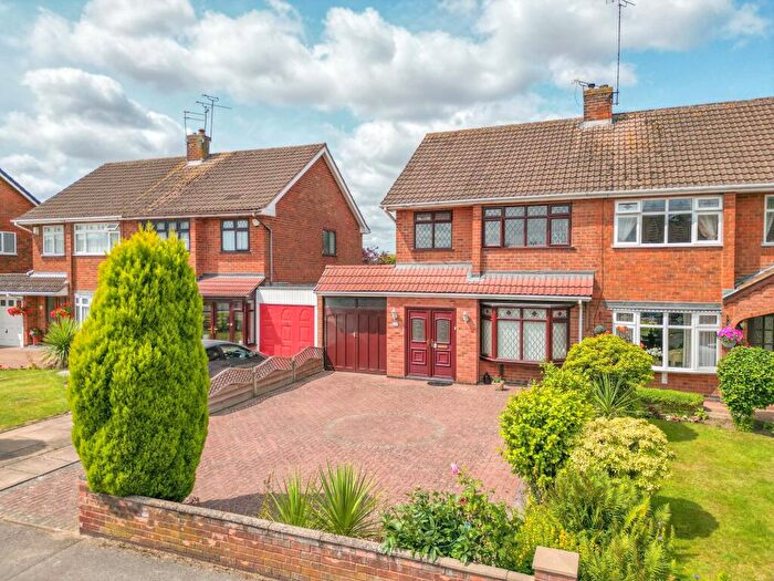3 Bedroom Semi-Detached House For Sale In Stonewell Crescent, Nuneaton, CV11