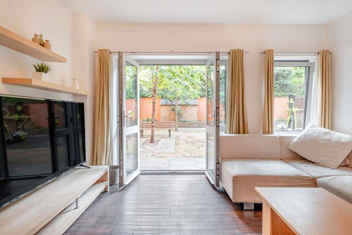 3 Bedroom Flat To Rent In Express Wharf, Westferry Road, E14