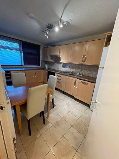 3 Bedroom Maisonette To Rent In Westacott Close, London, N19