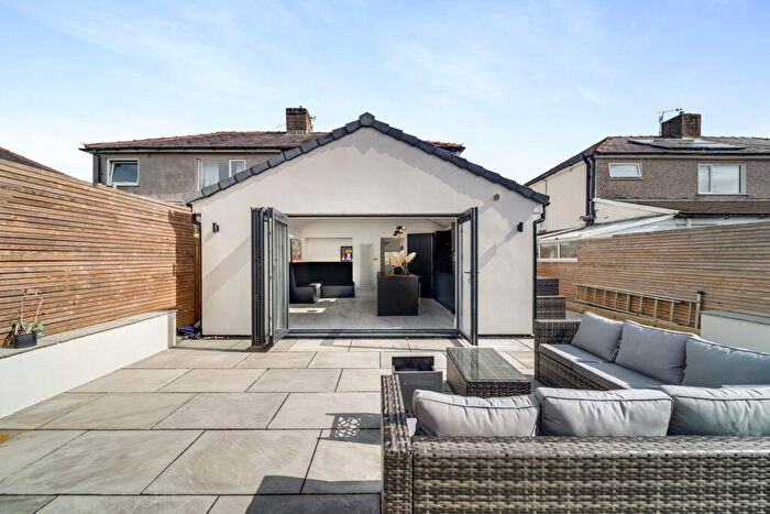 3 Bedroom Semi-Detached House For Sale In Glendor Road, Burnley, BB10