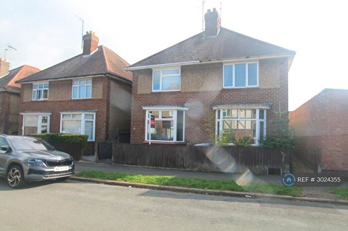 3 Bedroom Semi-Detached House To Rent In Wordsworth Road, Kettering, NN16