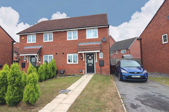 3 Bedroom Semi-Detached House For Sale In Hulme Grove, Wigan, WN3