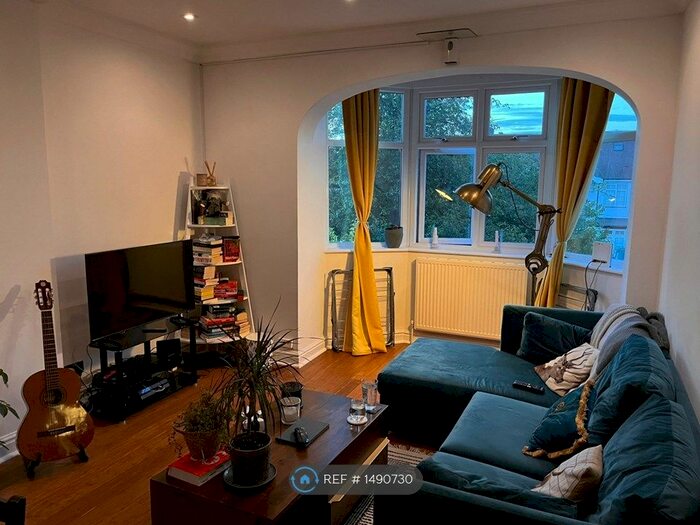 2 Bedroom Flat To Rent In Woodbourne Avenue, London, SW16