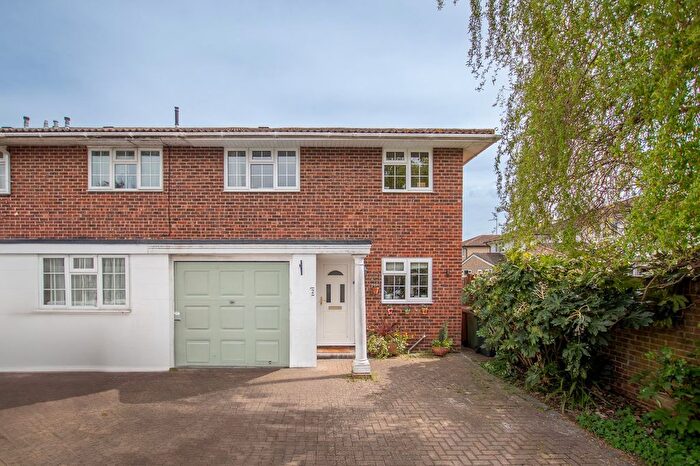 4 Bedroom Semi Detached House For Sale In Brittens Close, Guildford, GU2