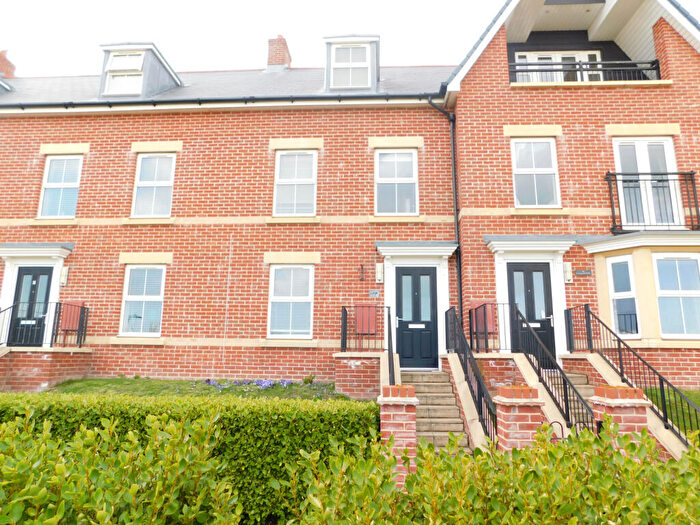 3 Bedroom Town House To Rent In Coastguard Walk, Felixstowe, IP11