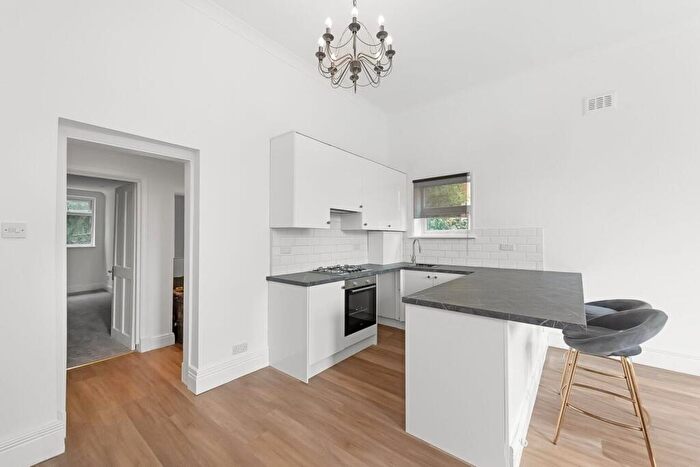2 Bedroom Apartment For Sale In Auckland Road, Upper Norwood, London, SE19