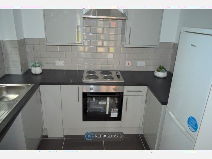 2 Bedroom Flat To Rent In Monea Hall, Coventry, CV1