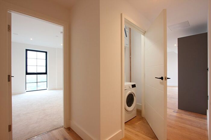 2 Bedroom Flat To Rent In Horatio Apartments, Graphite Square, London, SE11