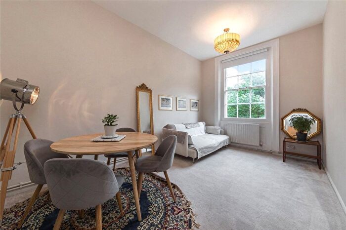 1 Bedroom Flat To Rent In Gloucester Gardens, Bayswater, W2