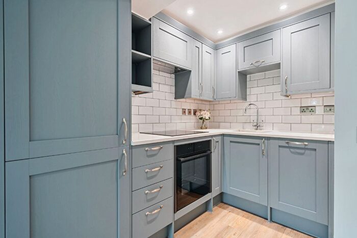 1 Bedroom Flat To Rent In Cherwell, Thamesfield Village, - Wargrave Road, Henley-On-Thames, Oxfordshire, RG9