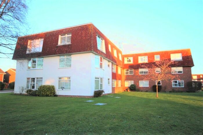 2 Bedroom Flat To Rent In Westlake Gardens, Worthing, BN13
