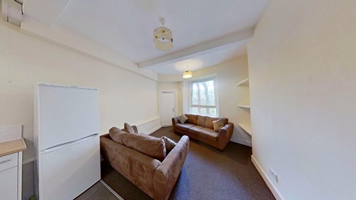 3 Bedroom Flat To Rent In () Dalry Road, Edinburgh, EH11
