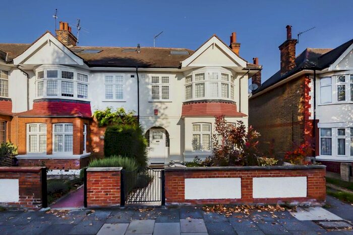 4 Bedroom Property To Rent In Blondin Avenue, London, W5