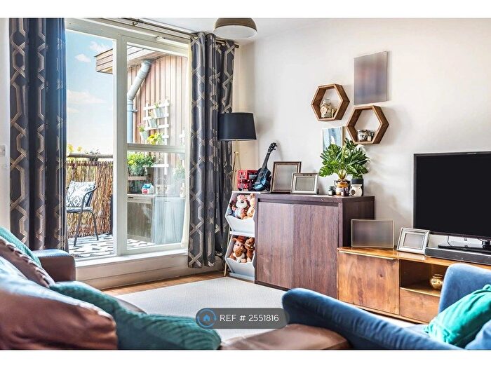 2 Bedroom Flat To Rent In Merton Road, London, SW18