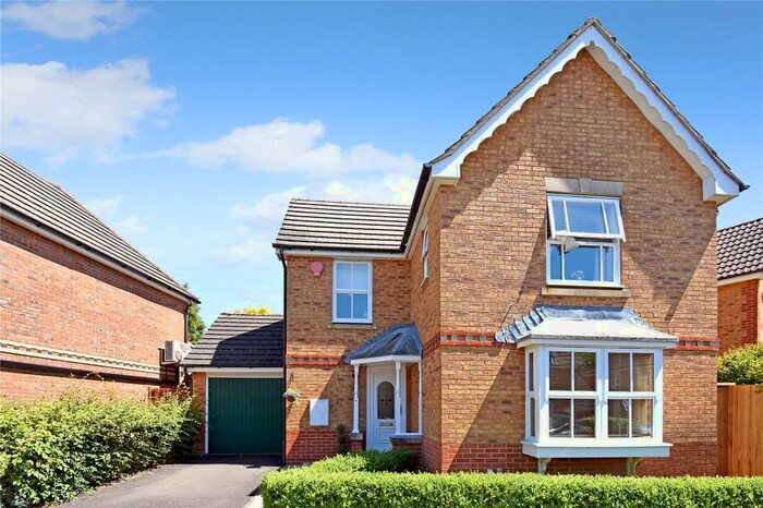 3 Bedroom Detached House For Sale In Heather Drive, Thatcham, Berkshire, RG18