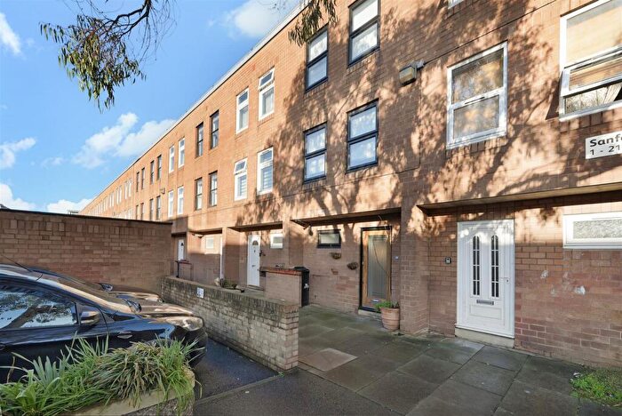 3 Bedroom House To Rent In Sanford Walk, London, N16