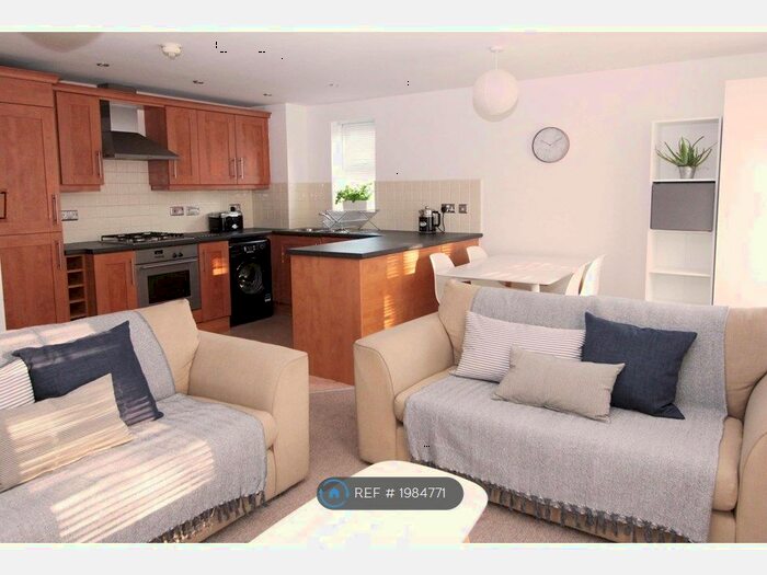 2 Bedroom Flat To Rent In Alexandra Apartments, Manchester, M16