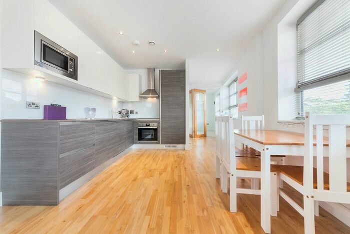 2 Bedroom Flat To Rent In Merryweather Place, London, SE10