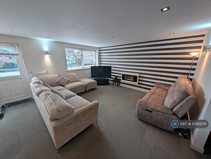 3 Bedroom Flat To Rent In Henleydale, Shirley, Solihull, B90
