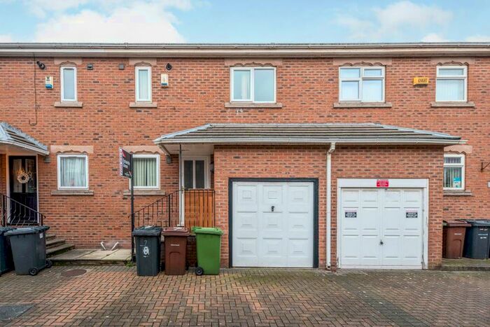 3 Bedroom Ground Flat To Rent In Thistleton Mews, Southport, PR9