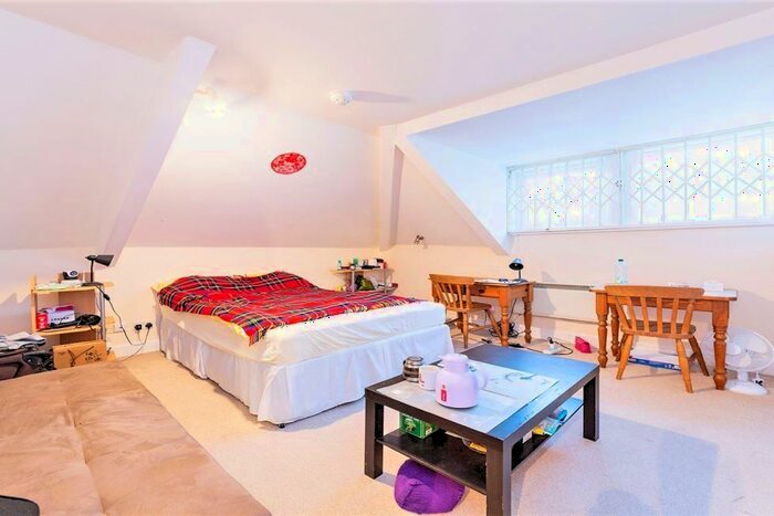 Studio To Rent In Lichfield Road, London, NW2