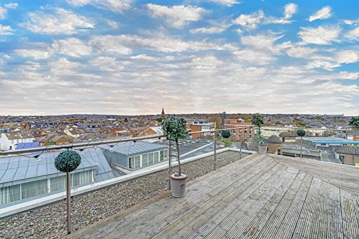 1 Bedroom Flat To Rent In Richmond Road, Kingston Upon Thames, KT2