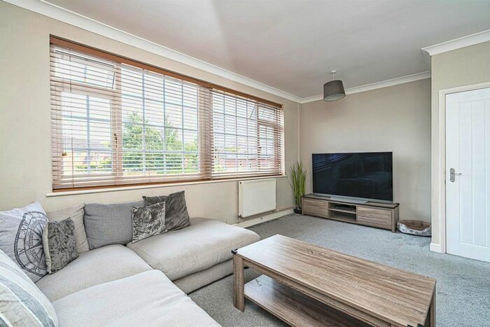 3 Bedroom Maisonette For Sale In Albion Parade, Wall Heath, Kingswinford, DY6
