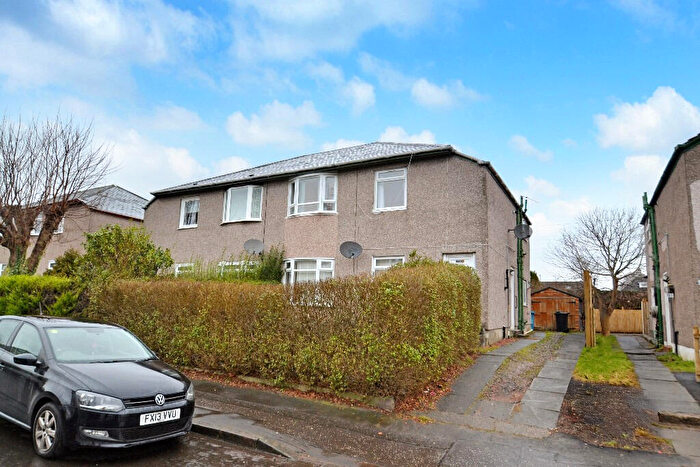 3 Bedroom Flat To Rent In Menock Road, Kings Park, Glasgow, G44