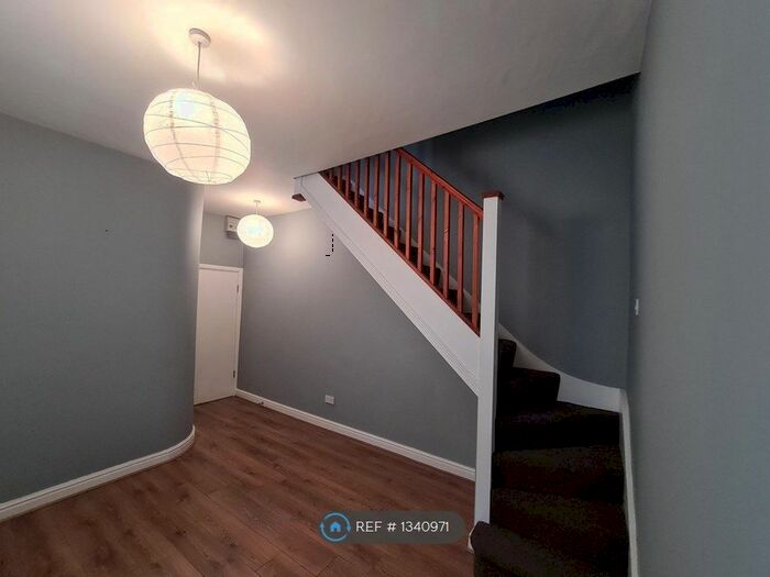 2 Bedroom Flat To Rent In Kremlin Drive, Liverpool, L13