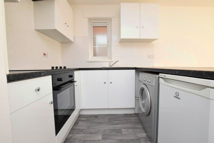 1 Bedroom Maisonette To Rent In Columbine Way, Harold Wood, Romford, RM3