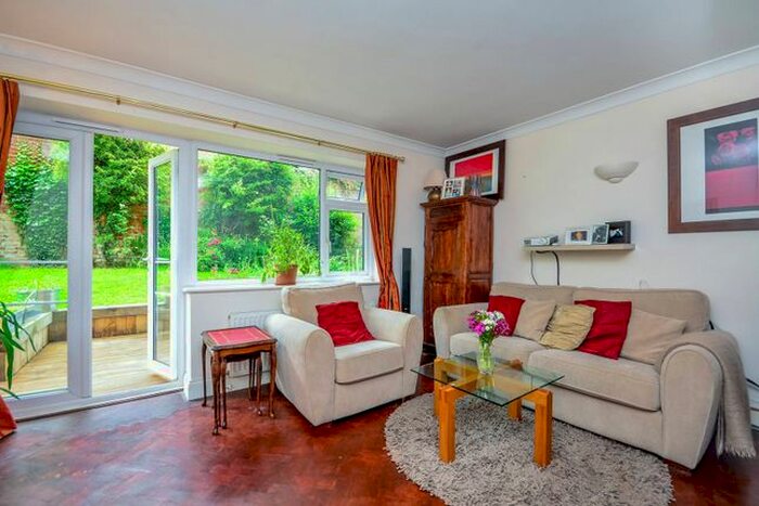 2 Bedroom Flat To Rent In West Road, Guildford, GU1