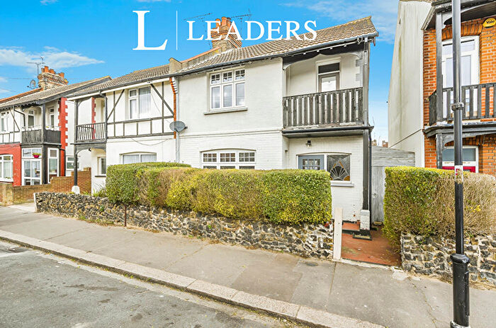 3 Bedroom Semi-Detached House To Rent In Stornoway Road, Southend-on-Sea, SS2