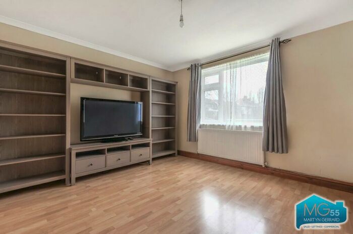 2 Bedroom Apartment To Rent In Park View Court, Torrington Park, North Finchley, London, N12
