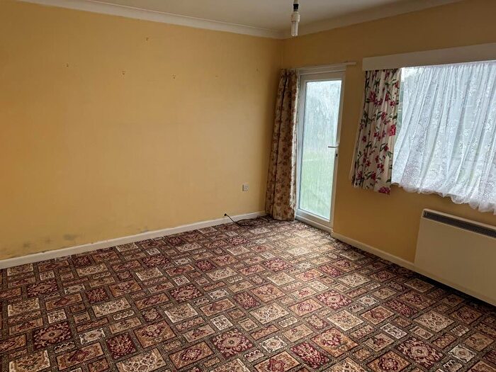 1 Bedroom Flat For Sale In Fairmead Close, Lake, Sandown, Isle Of Wight, PO36
