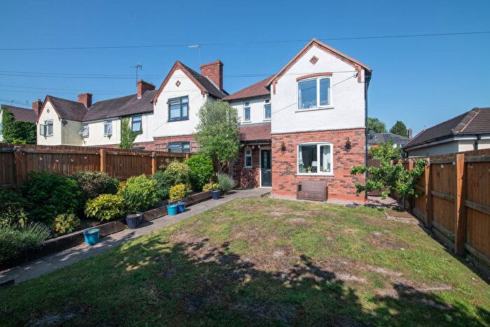 3 Bedroom Detached House For Sale In New Road, Bromsgrove, B60