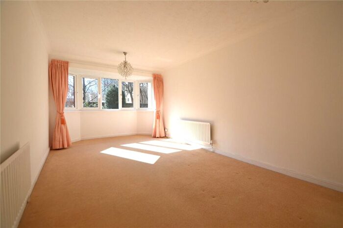 2 Bedroom Apartment To Rent In Chartwell Close, Croydon, CR0