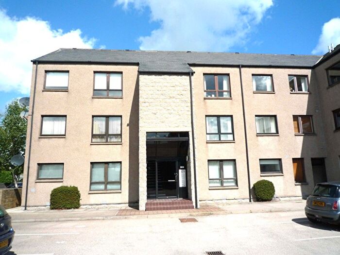 2 Bedroom Flat To Rent In Cromwell Court, Aberdeen, AB15