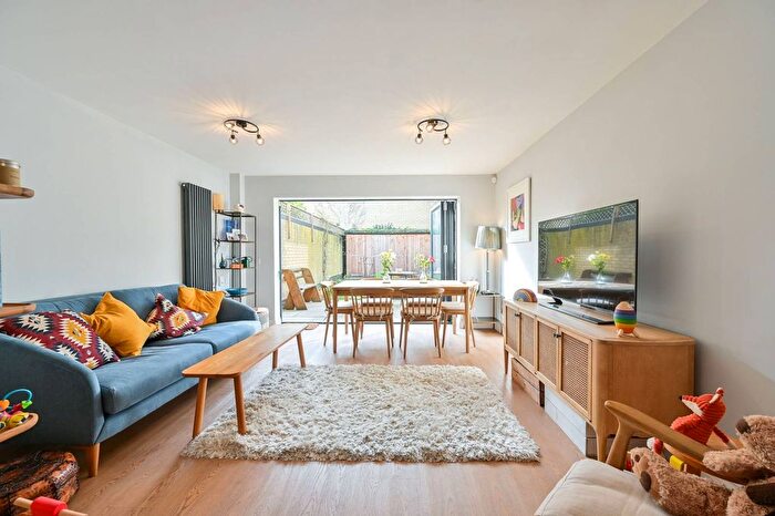 2 Bedroom End Of Terrace House To Rent In Watts Street, Peckham, London, SE15