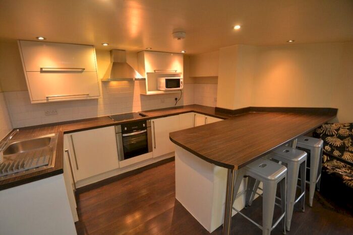 3 Bedroom Flat To Rent In Wellington Road, Fallowfield, Manchester, M14