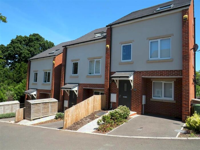 4 Bedroom Property To Rent In Kathleen Close, Hastings, TN34