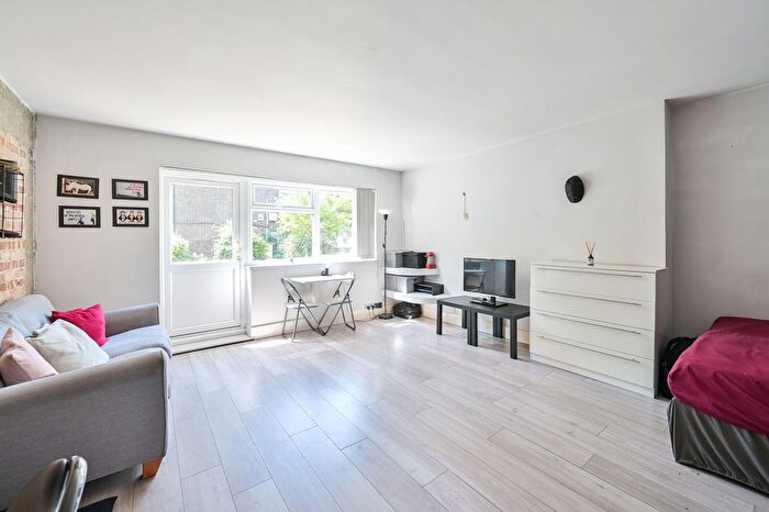 Studio To Rent In St Saviours Estate, Bermondsey, London, SE1