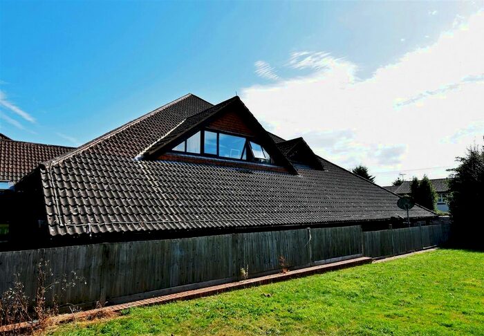 2 Bedroom Flat To Rent In White Dirt Lane, Clanfield, Waterlooville PO8