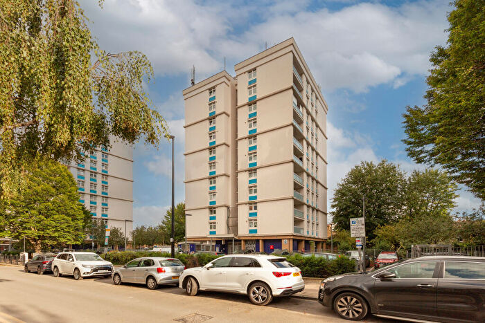 1 Bedroom Flat For Sale In Henshall Point, Bromley High Street, Bow, London, E3