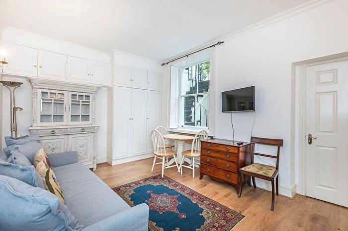 Studio To Rent In St George`S Sq, Pimlico, SW1V