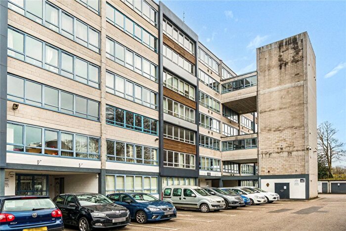 2 Bedroom Flat For Sale In Ingledew Court, Leeds, LS17