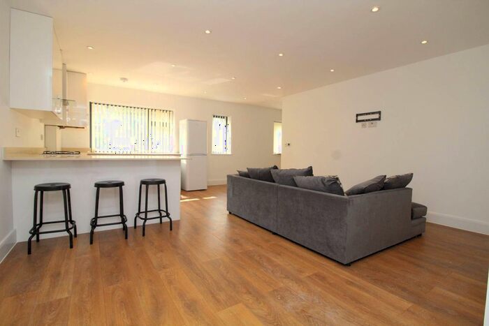 3 Bedroom Flat To Rent In Willow Court, Edgware, Edgware, HA8