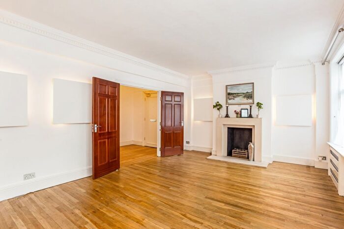 2 Bedroom Flat To Rent In South Audley Street, Mayfair, London, W1K